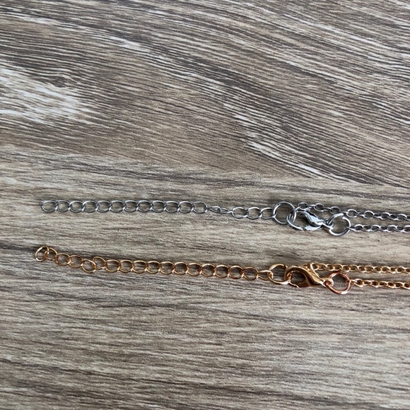 ⭐️ 4 for $23 any style. Dainty heart necklace - Picture 3 of 6